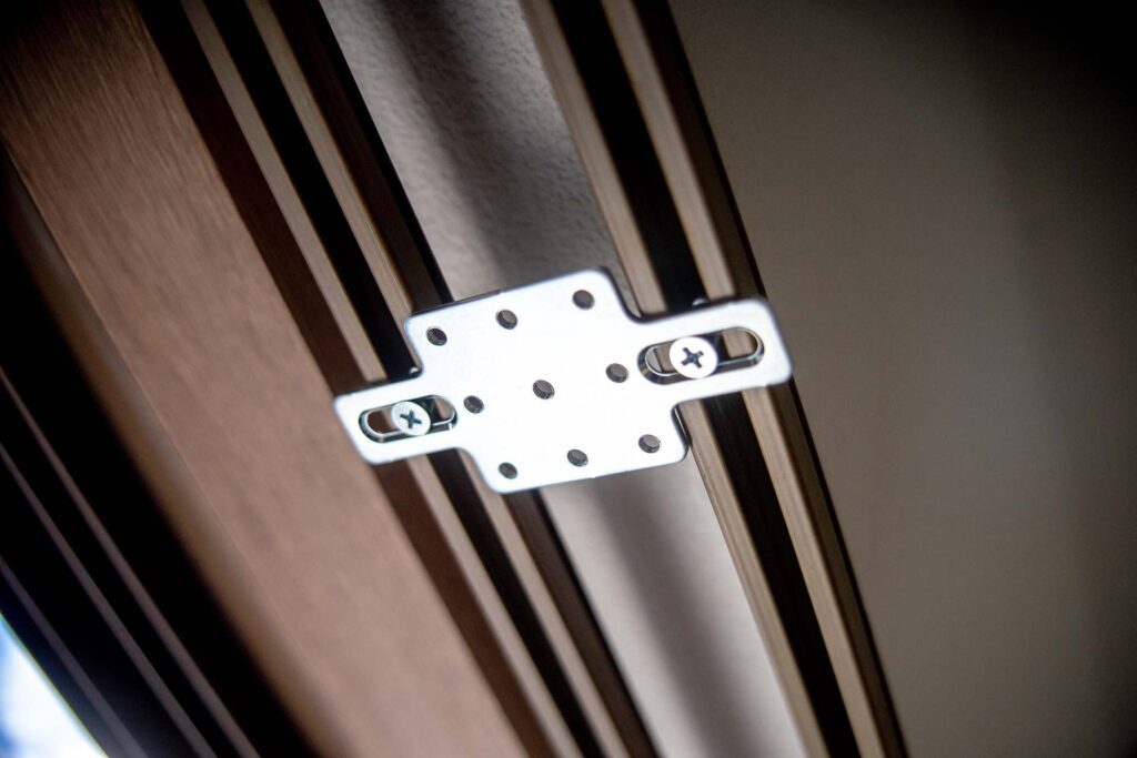 カーテンレール取付金具