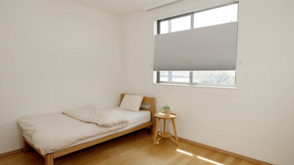 Tomiページ トップダウンハニカムシェードの魅力と選び方 - TUISS DÉCOR 公式ブログ